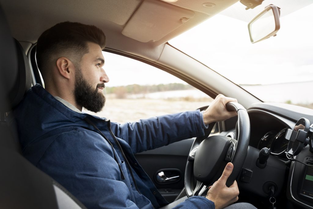 Descubre la importancia de la distancia de frenado en carretera para evitar accidentes y tener una conducción segura.